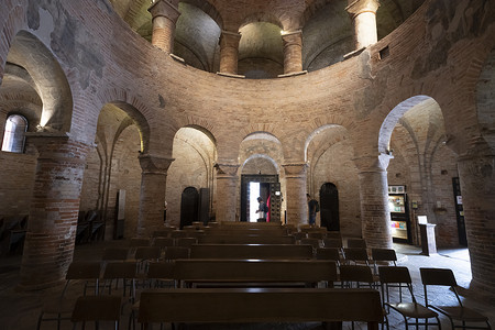 意大利曼图亚的圣洛伦索圆形大厅。