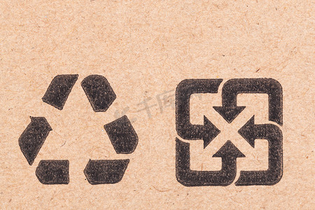 回收纸板箱上易碎的绿点符号