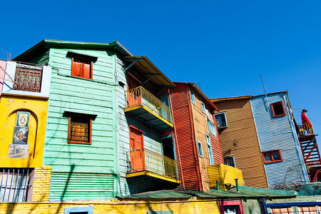 彩绘吧台椅摄影照片_拉博卡，布宜诺斯艾利斯阿根廷