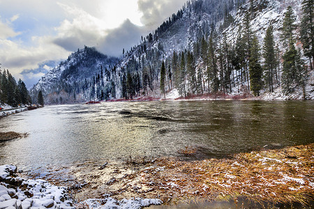 valley摄影照片_冬季 Leaves Snow 冰山 Wenatchee River Valley