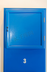 蓝色小柜门