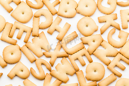 一堆字母饼干