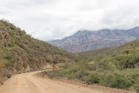 Cango Caves 和 Calitzdorp 之间的碎石路