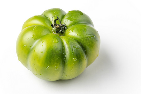 矢量番茄蔬菜摄影照片_白色背景中新鲜的绿色番茄