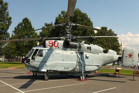 军用直升机 KA-32