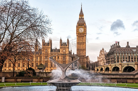 大本钟和伦敦圣托马斯医院信托喷泉