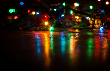 圣诞灯是一个经典的象征。