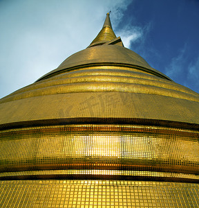 keo摄影照片_在屋顶的泰国曼谷抽象十字架金属金子