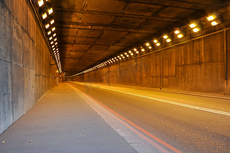 轨道隧道摄影照片_公路隧道