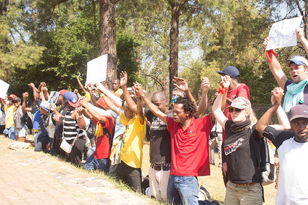 学费摄影照片_南非 - 比勒陀利亚 - 学生抗议 - 学费