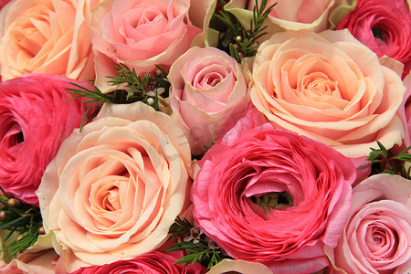 粉色玫瑰新娘捧花