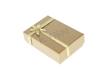 金色活动丝带摄影照片_礼品盒与金色丝带隔离在白色背景