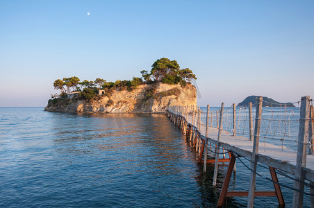 客串摄影照片_日落时通往浮雕岛的桥，希腊扎金索斯
