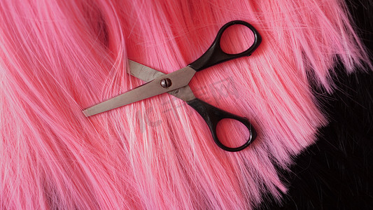 假发和剪刀-粉色假发-发型背景