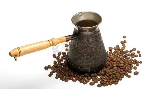 咖啡壶和咖啡粒。