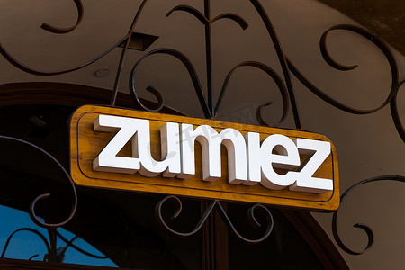 Zumiez 零售店和标志