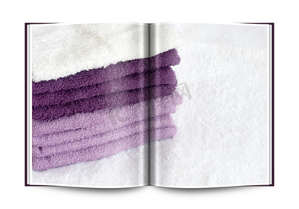 白色和紫色海绵的书