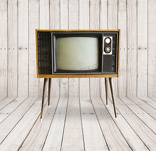 木背景上的旧电视。