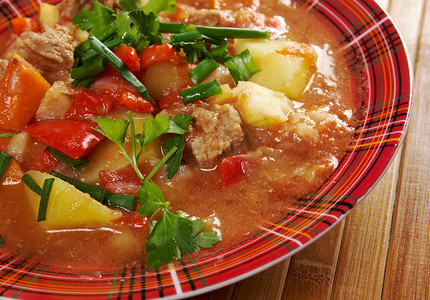 l 匈牙利热炖牛肉汤