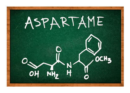 学校黑板上的阿斯巴甜化学式