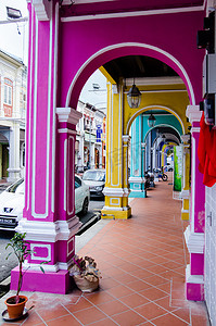 彩色建筑狭窄的街道