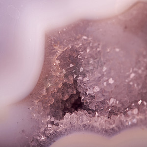紫晶石摄影照片_紫晶石