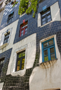 色彩缤纷的立面（特写）- Hundertwasser House - 维也纳