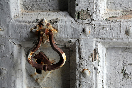 旧门把手，意大利里奥马焦雷教堂古门的细节