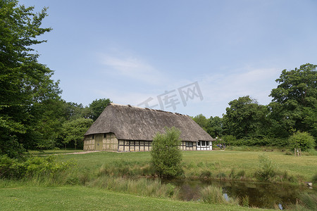 古老的丹麦半木结构农舍