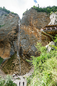 斯洛文尼亚 Logar - Logarska 山谷的 Rinka 瀑布和老鹰巢