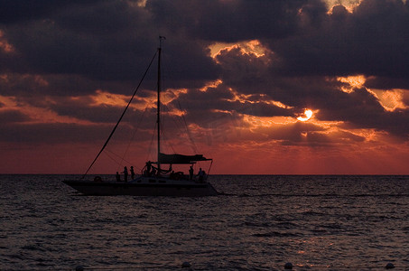 帆船夕阳红