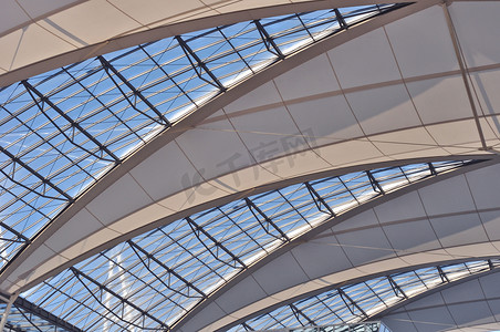慕尼黑机场高科技的拱形天花板