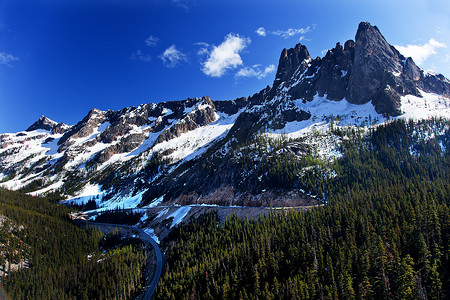 夏天雪山摄影照片_Bell Snow Mountain Washington Pass Roadway July Summer 北 Cas