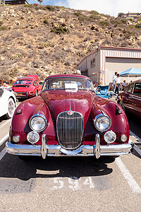 红色 1958 捷豹 XK 150 FHC