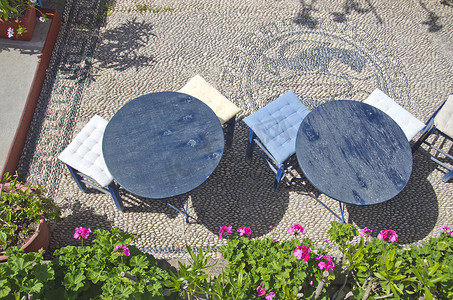 两张希腊软凳圆桌
