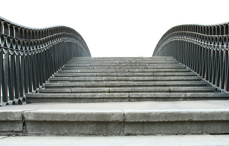 通往桥的楼梯在白色背景下被隔离