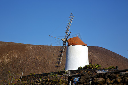 雷大风摄影照片_西班牙兰萨罗特岛仙人掌风车和天空