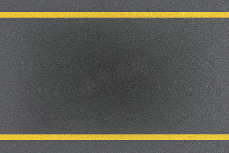 金属平台上交通黄线标记的顶视图，摘要