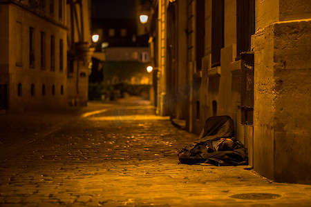法国巴黎街头的无家可归者