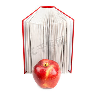 书籍和孤立在白色背景上的红苹果
