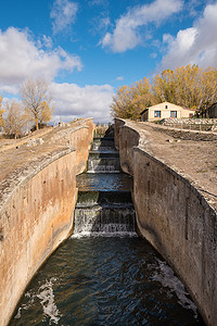 卡斯蒂利亚运河，西班牙卡斯蒂利亚莱昂帕伦西亚弗罗米斯塔的著名地标。