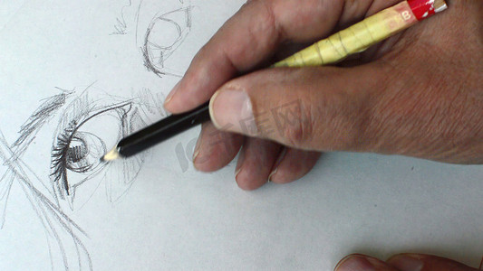 手绘眼睛手摄影照片_3d 插图-在素描本中用铅笔画眼睛