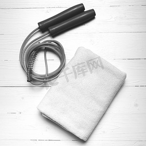 健身器材：毛巾、跳绳黑白配色款式