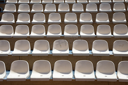 剧院观众摄影照片_一排塑料座椅