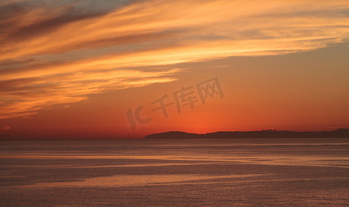 一帆风顺摄影照片_卡塔利娜岛的橙色夕阳