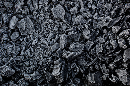 阴燃摄影照片_白霜黑煤。
