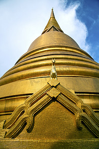 keo摄影照片_泰国曼谷抽象十字架金属金在寺庙马