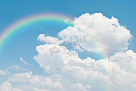 阳光彩虹摄影照片_雨后蓝天的彩虹