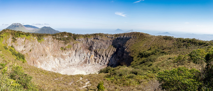 印度尼西亚苏拉威西岛 Mahawu 火山的破火山口