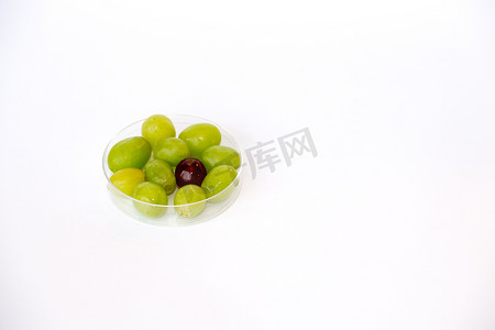 基因编辑摄影照片_红葡萄和绿葡萄